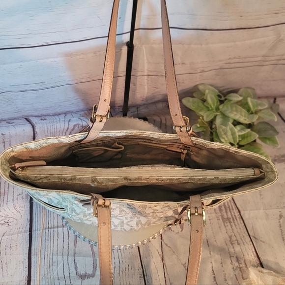 Michael Kors Jet Set Travel Vanilla Cream Beige-3 Compartment Large Tote Bag - Picture 6 of 16